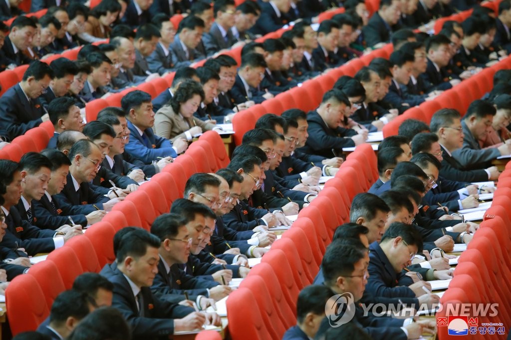 김정은 9시간 보고·토론에 하루 할애…北 '일하는 당대회' 부각