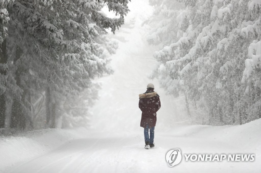 제주, 기온 다소 오르나 나흘째 한파 지속…강풍특보는 해제