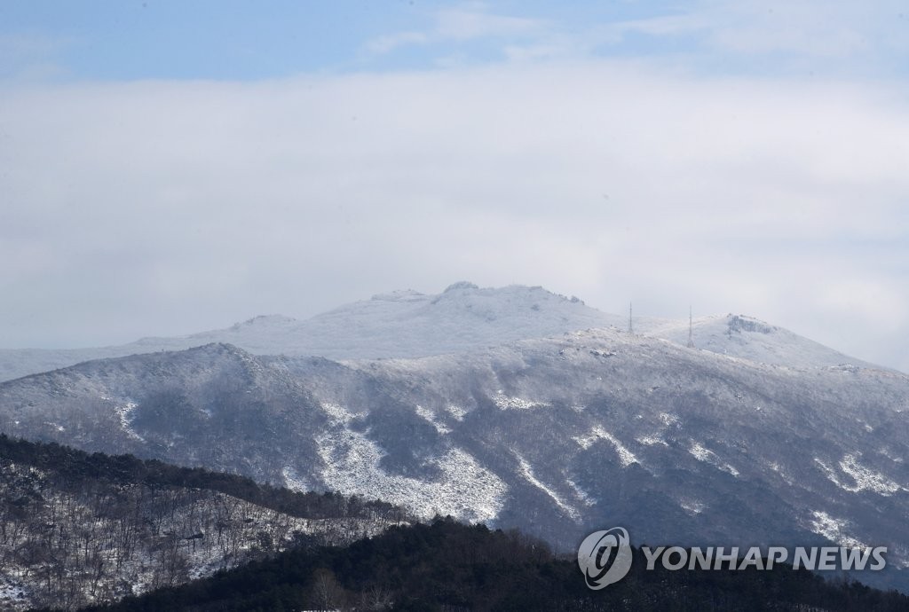 '지금 아니면 언제 보나'…무등산 설경에 탐방객 증가