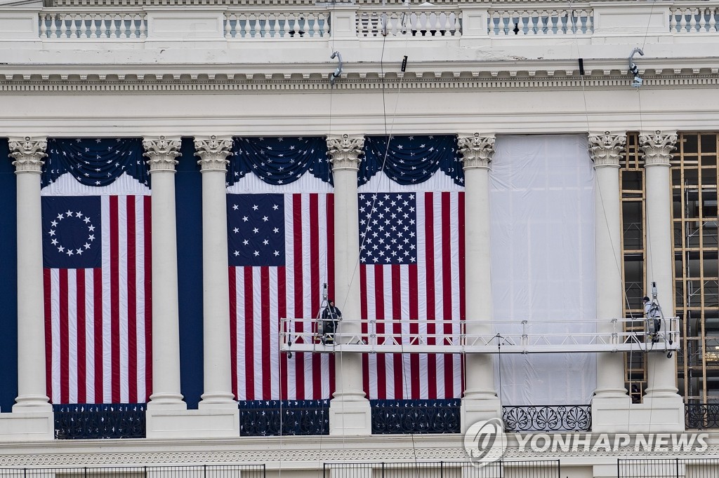 [바이든 취임 D-7] 코로나·시위 우려에 사람 덜 모이고 삼엄해진 취임식