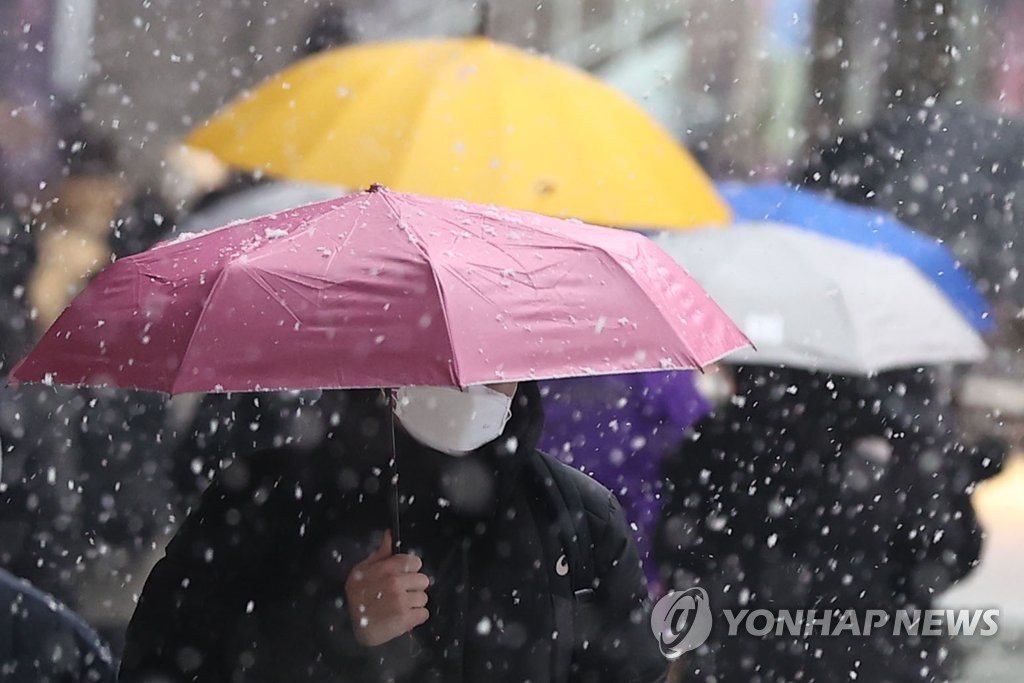 교통 대란은 없지만…함박눈 내린 경기도 퇴근길 '거북 운전'