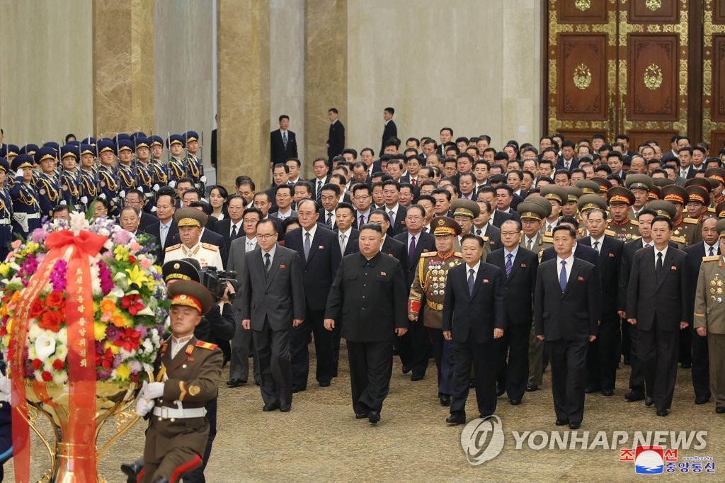 김정은 "핵억제력 강화해 군사력 키워야"…직접 대외메시지 없어