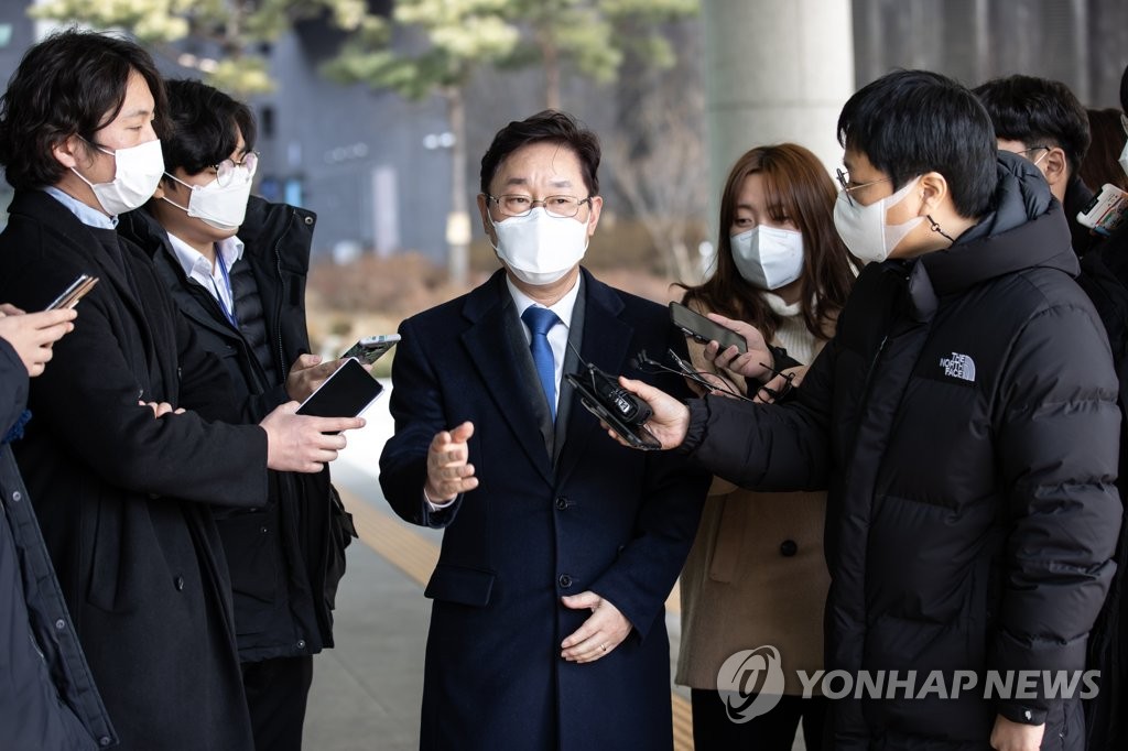 박범계, 로펌 출자 논란에 "지분 처분하고 탈퇴"