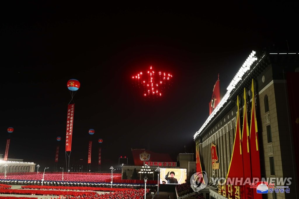 北열병식, ICBM 빠지고 규모 ⅔로 축소…음악·축포로 대신 채워