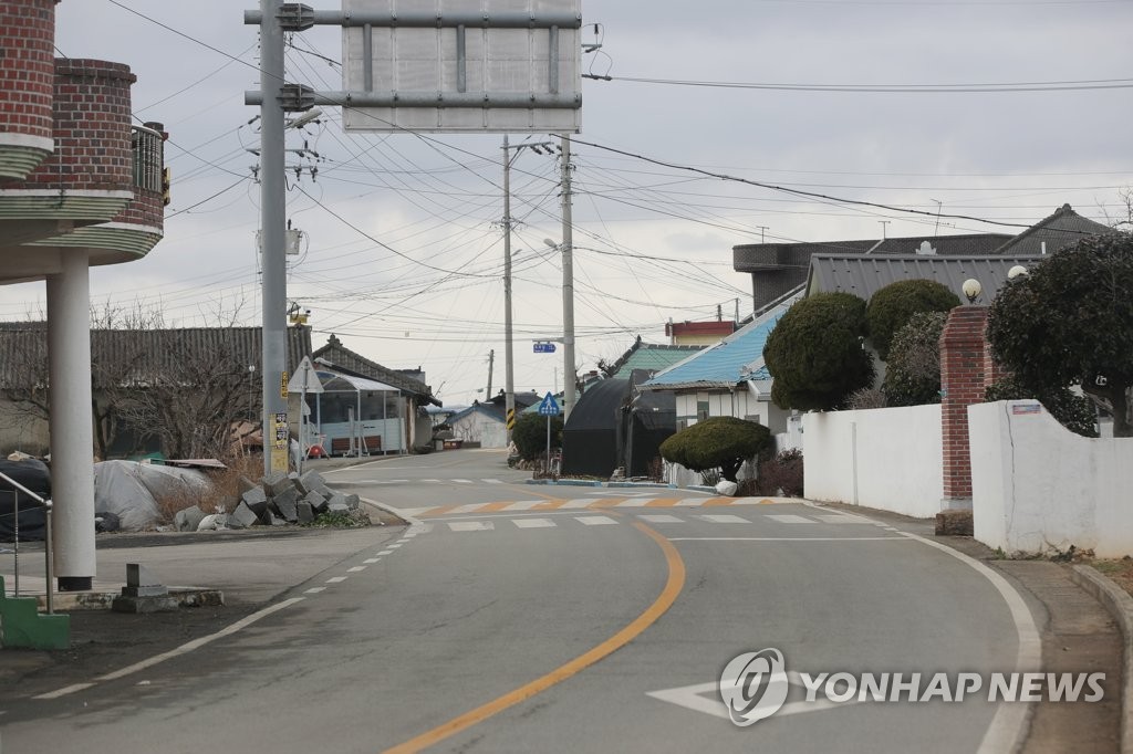 "개미 한마리 보이지 않고 '출입금지' 안내판에 적막감만…"