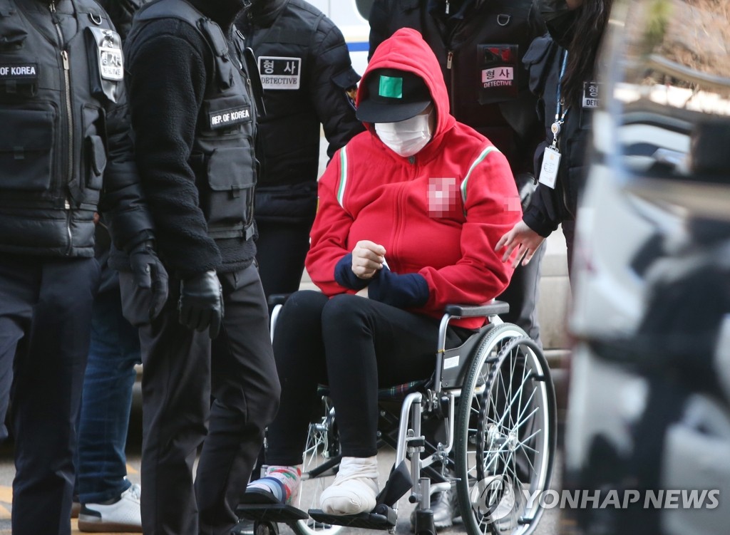 출생 신고도 안 된 8살 딸 살해…40대 엄마 검찰 송치