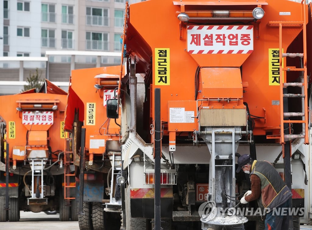 "폭설 예보에 잠 설쳤는데" 출근길 '한산'…눈 녹고 교통량 줄어