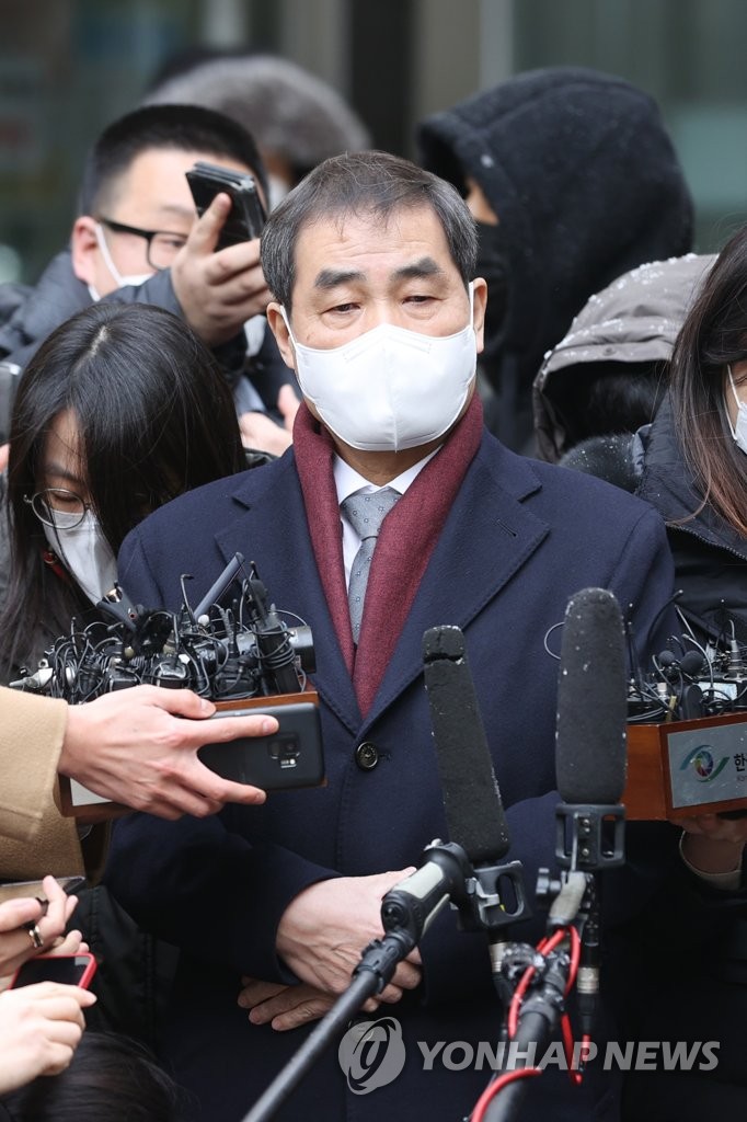 이재용, 국정농단 파기환송심서 징역 2년6개월·법정구속