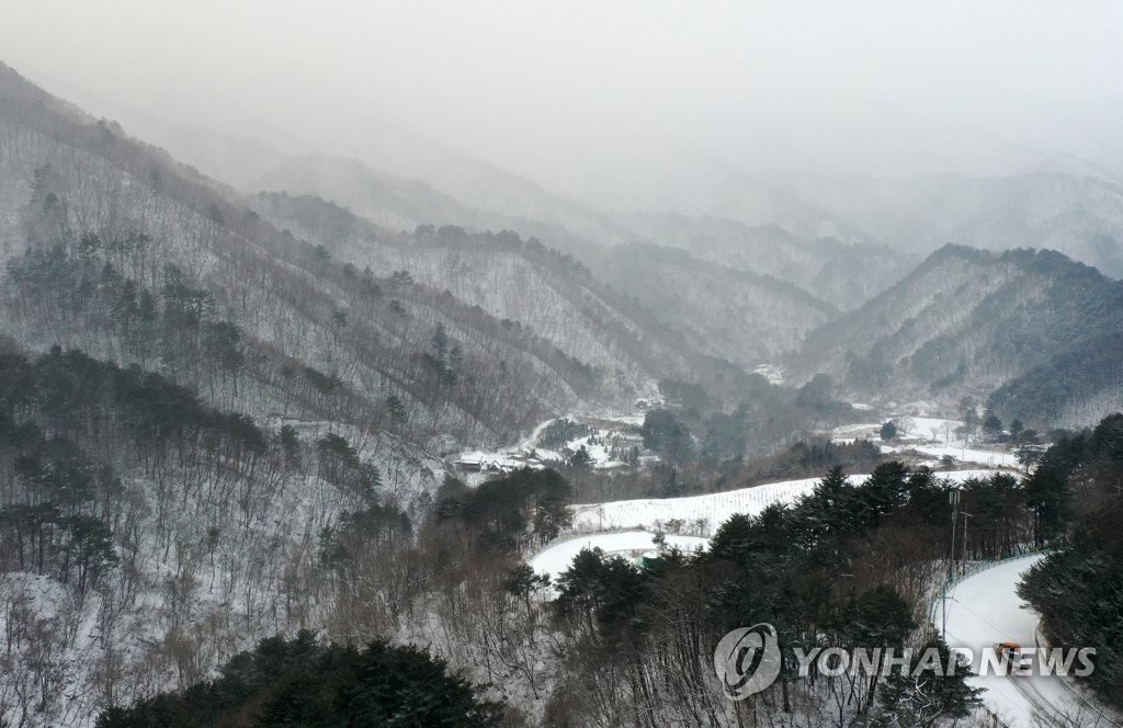 강원 흐리고 비 또는 눈…산지 내일까지 5∼30㎝ 폭설