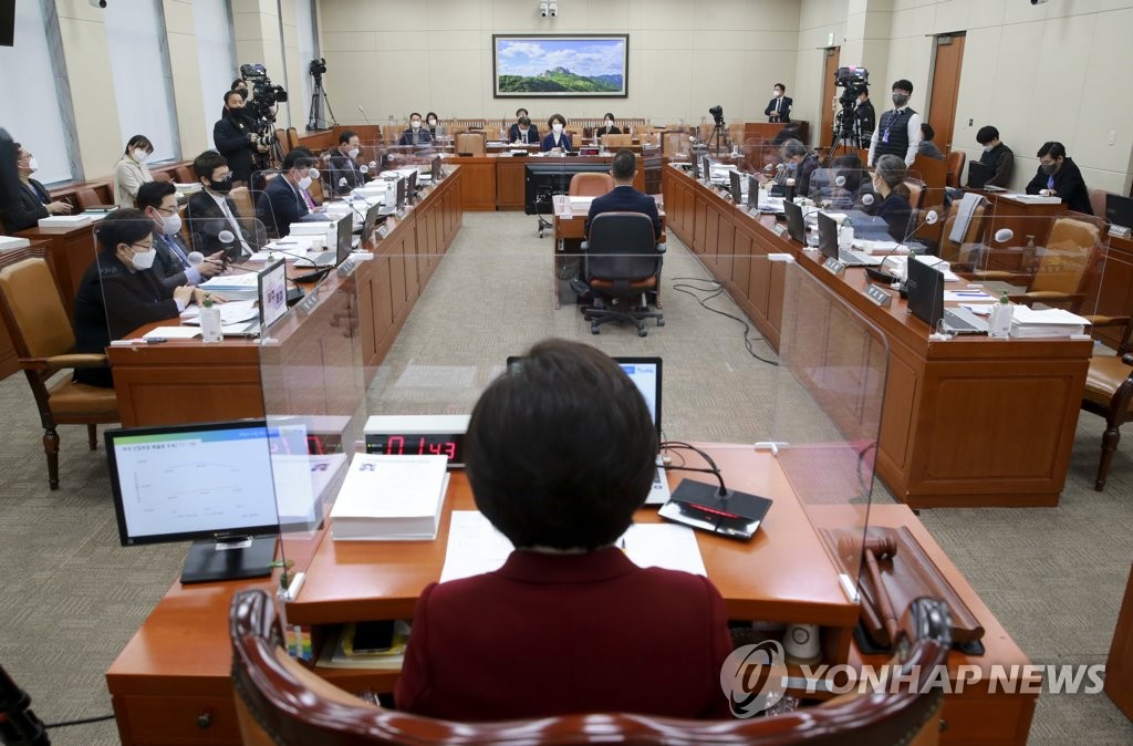 '한정애 청문회' 칭찬 쏟아낸 野…"박범계와 달리 훌륭"