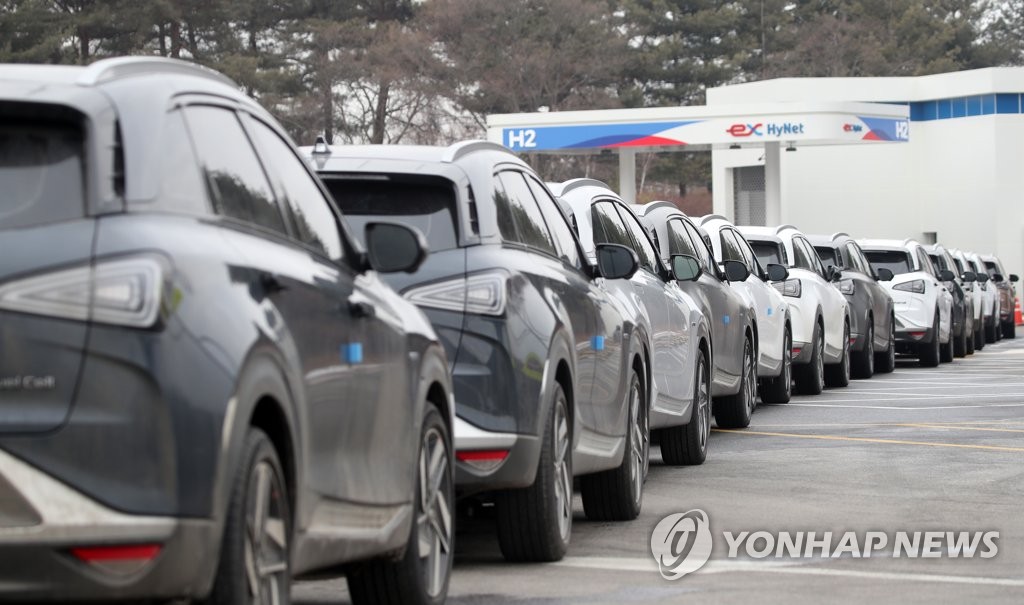 동호회 모임 방불케 한 수소차량 행렬…춘천휴게소에 무슨 일이