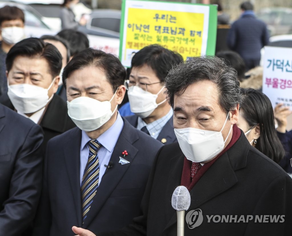 부산行 이낙연 "가덕신공항 특별법 2월 통과"…선거모드(종합)