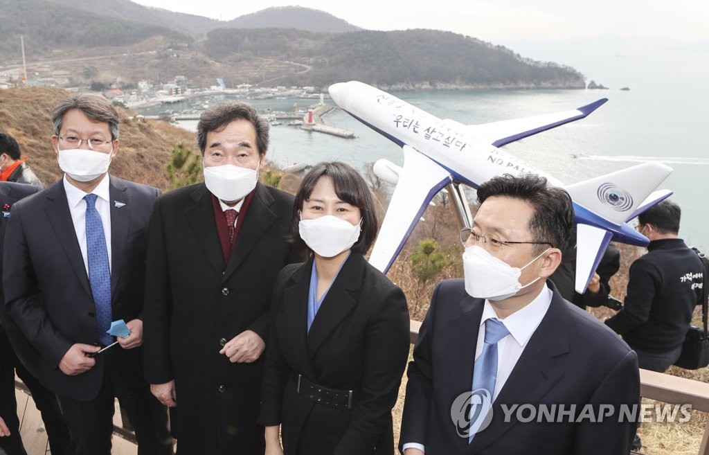 부산行 이낙연 "가덕신공항 특별법 2월 통과"…선거모드(종합)