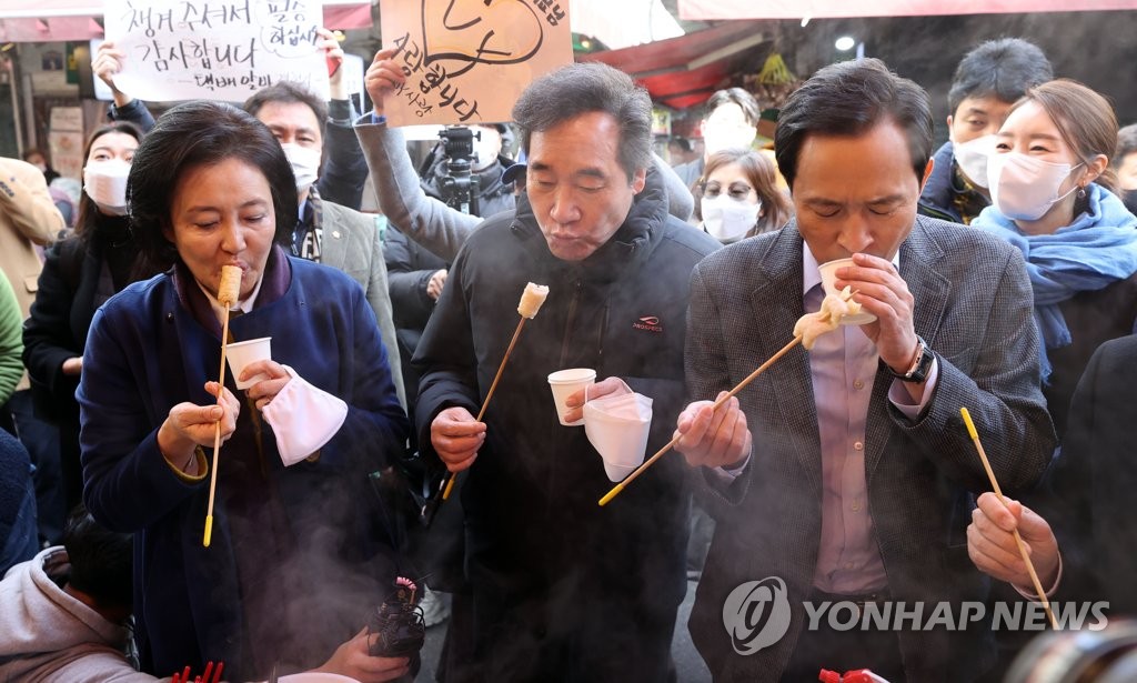 박영선 우상호, 남대문시장서 첫 대면…與 경선전 스타트