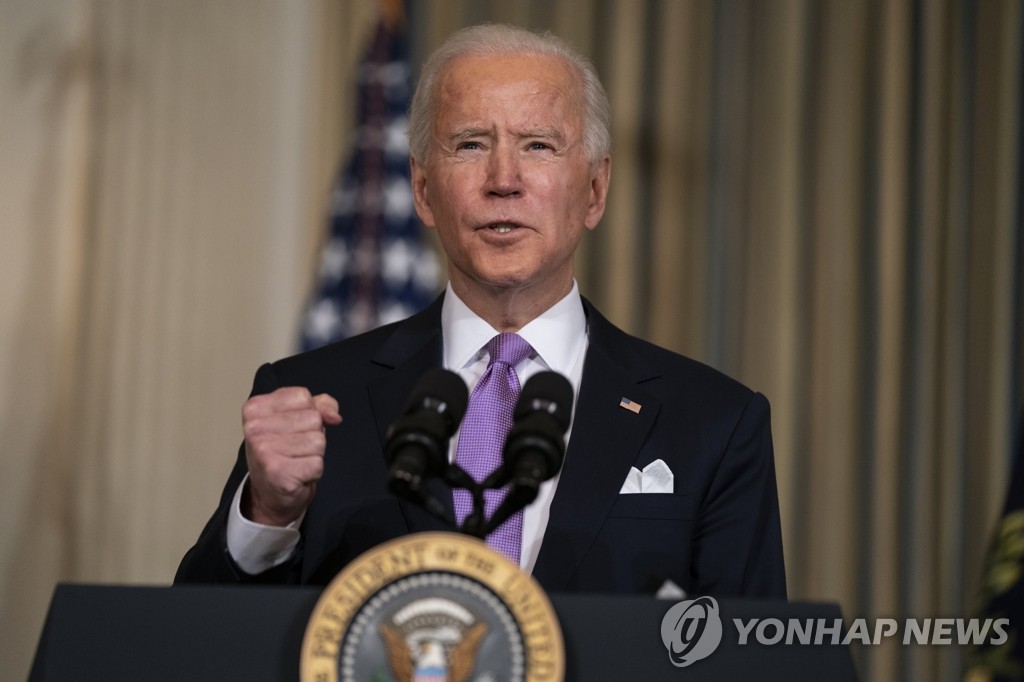 미일 정상 첫 통화…스가 "동맹 강화 확인, 가급적 빨리 방미"