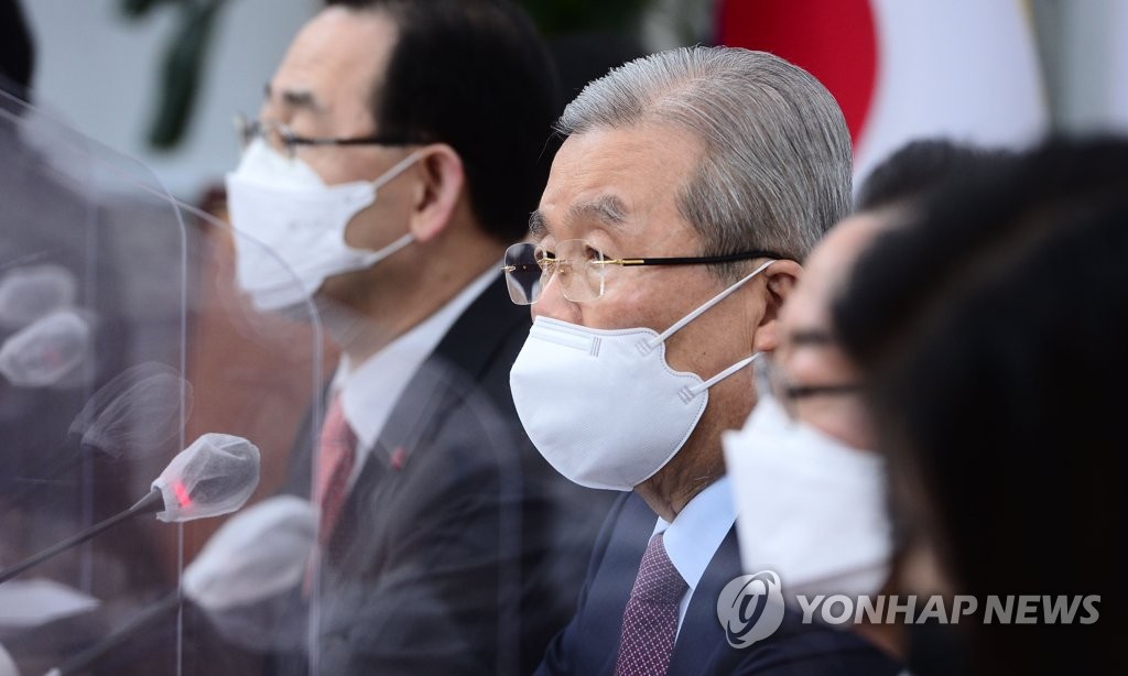 안철수, 단일화 '우회로' 협상 모색…국힘, '무시모드'