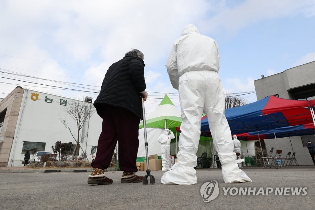 "몸 안 따라 검사시간 길어지자 주름진 눈가에 미안함이…"