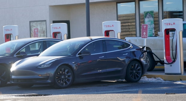 값 비싼 전기차에 대한 제한된 보조금… Tesla Model 3도 몸값을 낮출까요?