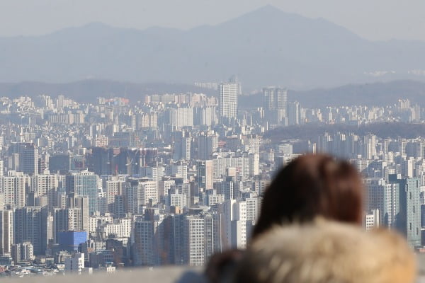 남산에서 바라본 서울 시내 아파트의 모습. 연합뉴스