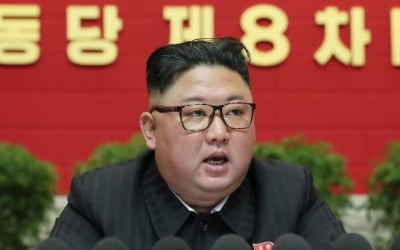 김정은, 핵잠수함 도입 공식 발표…"설계연구 최종심사 단계"