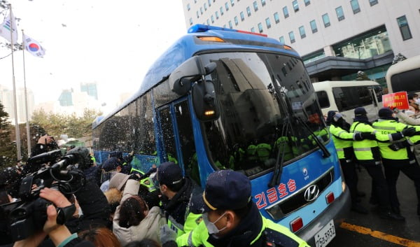 정인이 양모 지인 "첫째 딸 키우는 거 보고 입양 말렸는데…"