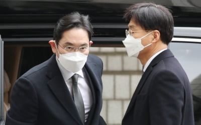 [속보] '국정농단' 이재용, 징역 2년6개월 실형…법정구속