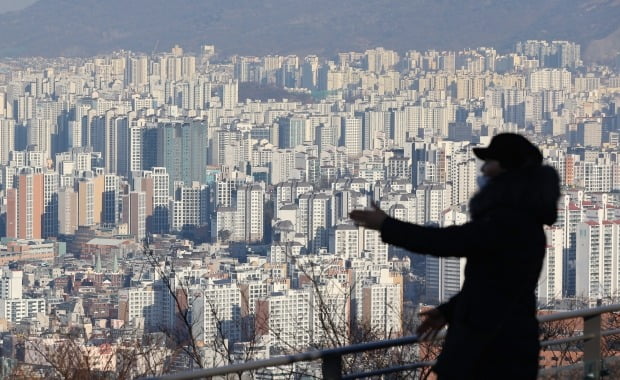  서울 남산에서 바라본 시내 아파트 전경. /연합뉴스