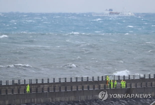 제주서 침몰한 32명민호 선체 일부 인양 시도