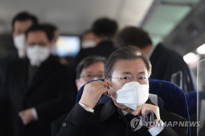 저탄소 열차 탄 문대통령 "철도가 경제발전 대동맥"(종합)