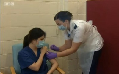 영국 동부 아스트라제네카 백신 첫 접종자는 한국계 의사