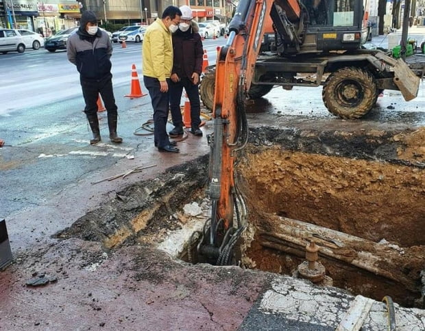 한파 속 인천서 500㎜ 상수도관 터져…25시간 만에 복구