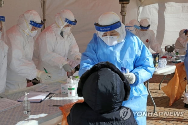 연일 1000명 아래지만 소폭 증가세…변이 바이러스 차단 총력