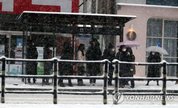 광주·전남 폭설·한파 강타…내일은 영하 19도까지 떨어져