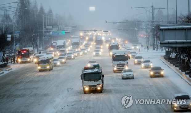 광주·전남 폭설·한파 강타…내일은 영하 19도까지 떨어져