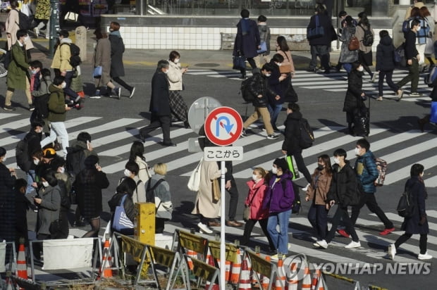 일 신규확진 7천명대…약 5천명, 6천명 이어 사흘째 최다