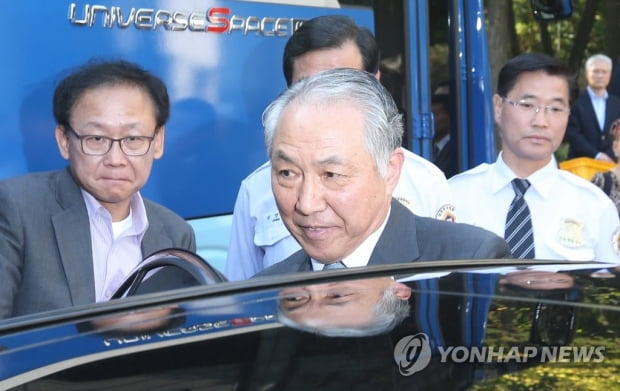Embezzlement/displacement Confirmed probation of execution by former STX Chairman Kang Deok-soo