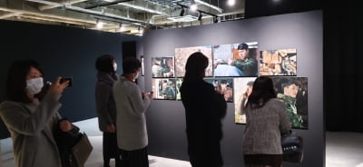 日 '사랑의 불시착展' 개막…"한일관계 악화보다 코로나가 걱정"