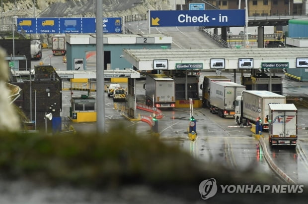 소포 운송 중단에 수산물 수출도 차질…영국-EU 국경서 혼란커져