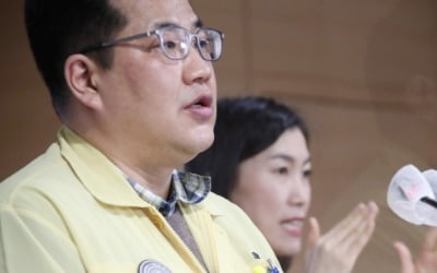 정부 "신규확진자 400∼500명대로 내려와야 거리두기 하향 가능"