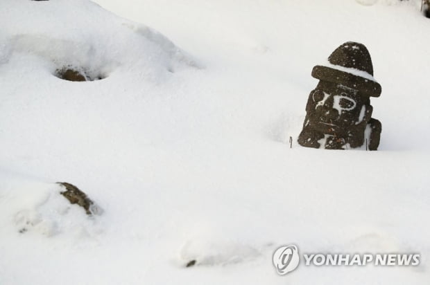 제주 중산간 이상에 내일까지 눈…일부 산간도로 교통 통제