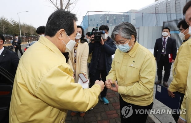 정총리 "1월말 이후 언제라도 접종 시작할 수 있게 준비"