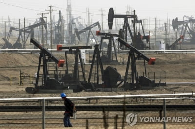 국제유가, 달러 약세에 11개월래 최고치…WTI 1.8%↑