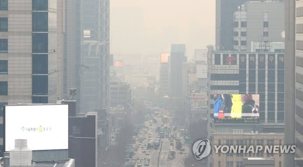 전국 황사·미세먼지 극성…낮 최고 14도 포근