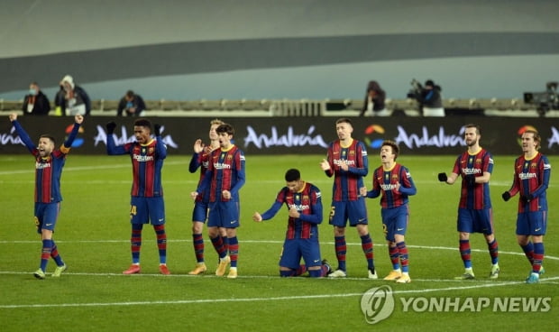 Messi injured colon barsa penalty shootout smack…  Supercopa final
