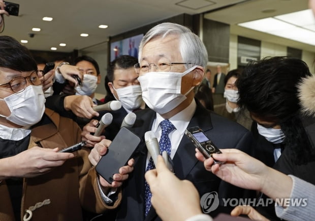 스가, 남관표 대사 이임 접견 안해…결례 논란·文대통령과 대비