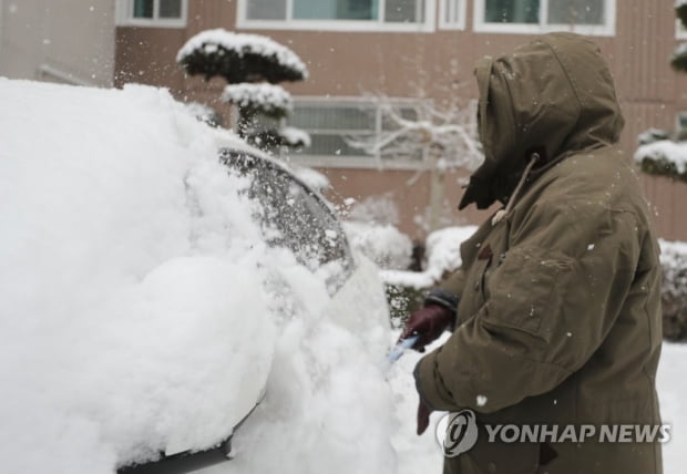 빙판길에 '쿵쿵'…최대 13㎝ 폭설 내린 전북서 사고 156건