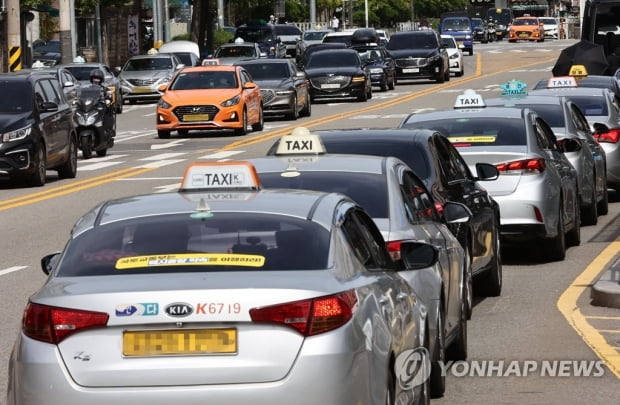 개인택시면허 문턱 낮추자 '수강신청 대란'…교육인원 3배 확대