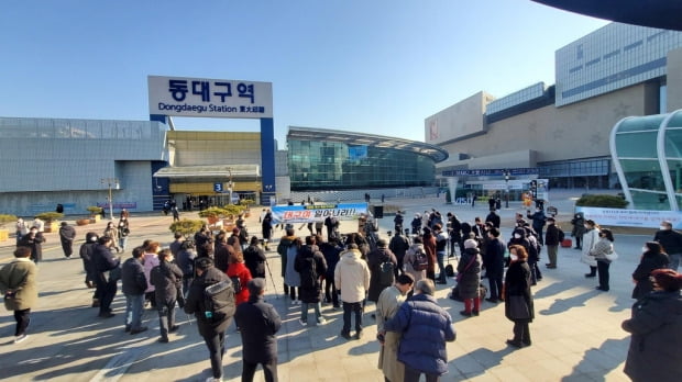 "내 피엔 항체가 가득"…전광훈 동대구역서 기자회견