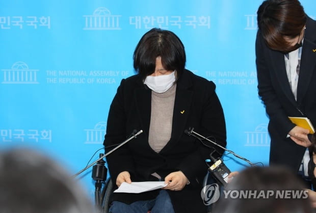 서울·부산시장 선거 앞두고…김종철 파문에 되살아난 '미투'