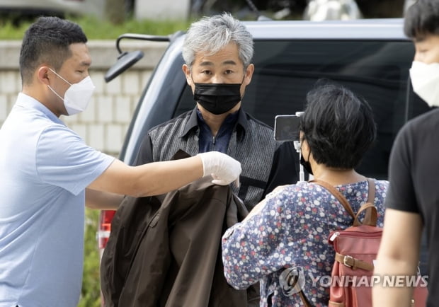 검찰, '대통령에 신발 투척' 정창옥 기소